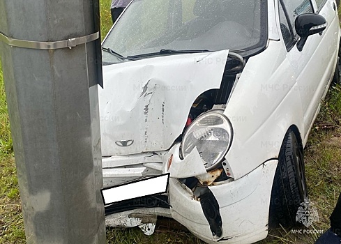 Daewoo Matiz врезался в столб