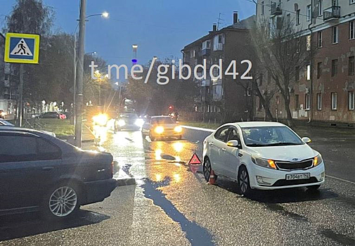 Женщина на зебре попала под колеса машины в Кемерове