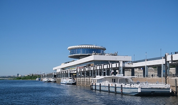 Волгоград посетил 4-палубный круизный лайнер «Мустай Карим»