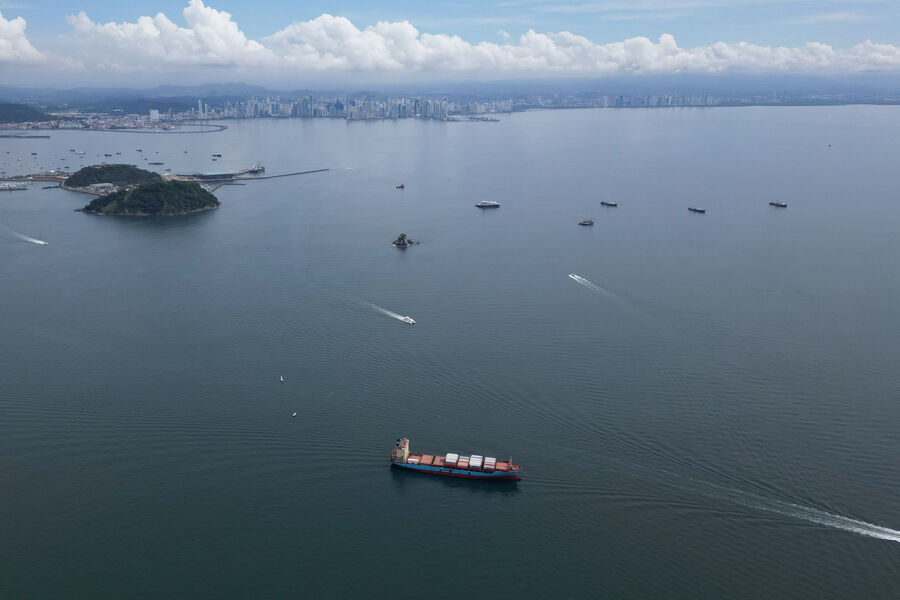 У берегов&nbsp; Пхукета затонул контейнеровоз с опасными веществами