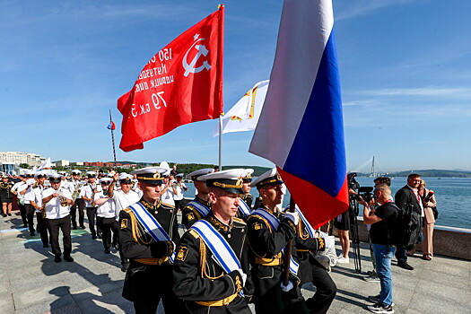 Во Владивостоке проходит шествие в честь 80-летия Победы над Японией