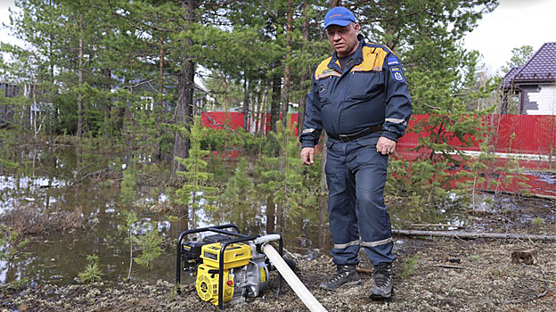 Пуровчанам напомнили о возможности получить помощь волонтеров при откачке воды