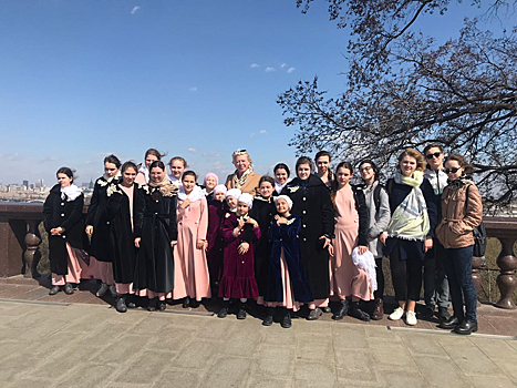 Десятиклассники ОК «Воробьевы горы» провели экскурсию для детей из приюта