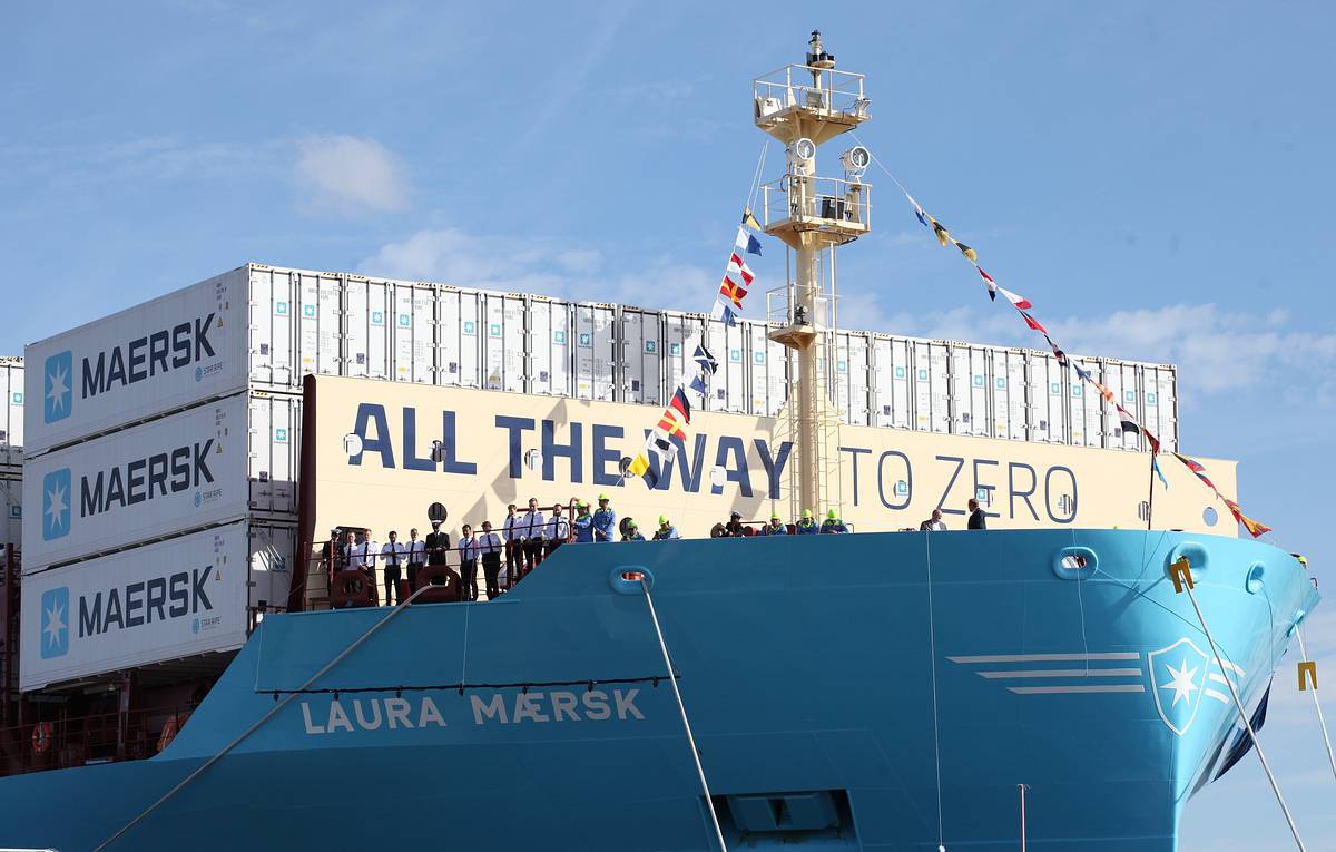 Захарова пообещала Дании последствия за ограничения для танкеров из России