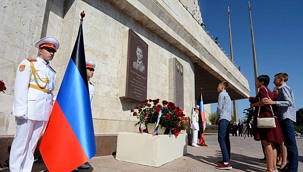 В честь Захарченко назвали центральную площадь в Донецке