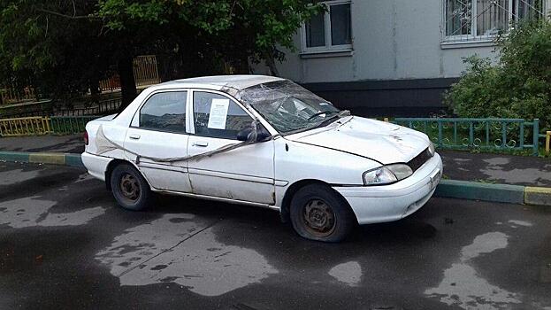 На улицах Мусоргского и Пестеля обнаружили «автохлам»