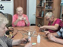 В Карталах пожилые люди осваивают технику «торсион-папье»