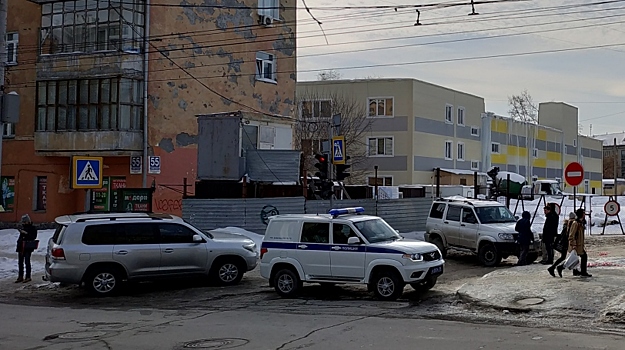 «Маленькая потасовка была» - общественники охраняют 22-ой лицей от стройки