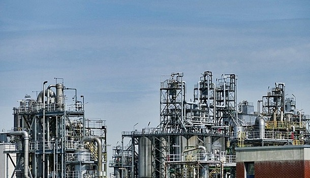 Белорусский НПЗ начал переработку нефти из России