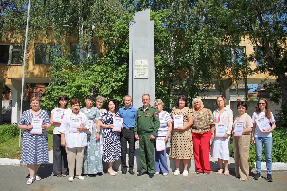 Сотрудники одного из военных госпиталей Екатеринбурга получили подарки от депутата Зяблицева