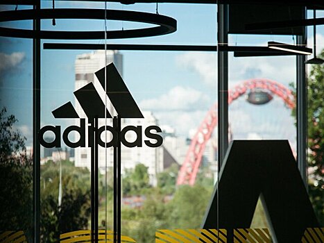Эксперт заявил, что Adidas скрыто готовится к возвращению в Россию
