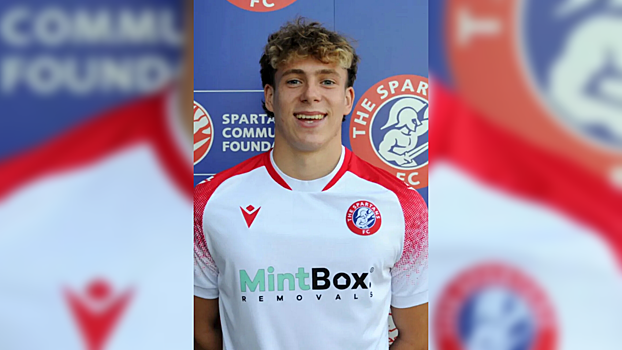 Футболист изнасиловал девушку после того, как она пригласила его зарядить телефон