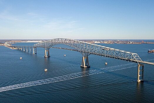 Судно снесло крупный автомобильный мост в Балтиморе
