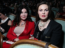64-летняя Екатерина Андреева появилась на премьере спектакля в молодежном образе