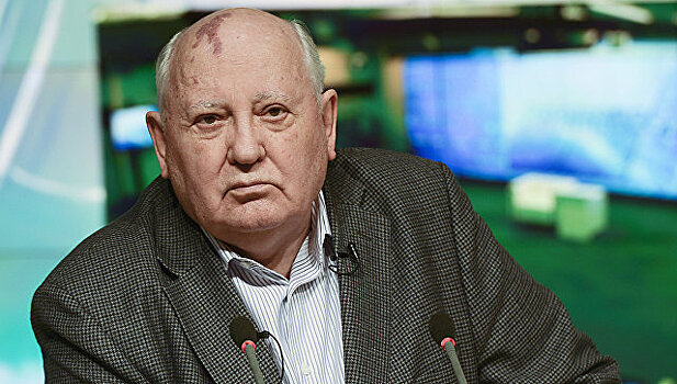 Горбачёв возвращается в Россию ради фильма о себе