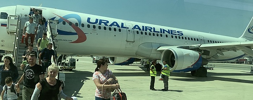 Самолет продолжил полет в Екатеринбург после экстренной посадки в Минводах