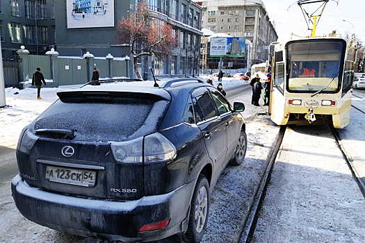 «Я паркуюсь как чудак»: Lexus — повелитель трамваев