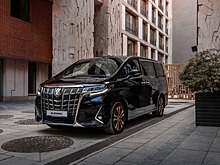 В России отзывают Toyota Alphard из-за английских слов