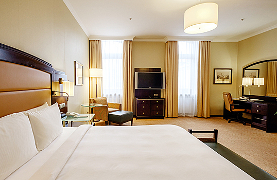 Московские гостиницы в ожидании туристов сдают номера по цене аренды однокомнатной квартиры