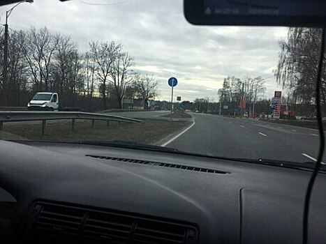 На проспекте Победы запретили разворот к центру — у пересечения с Карташева образуются пробки