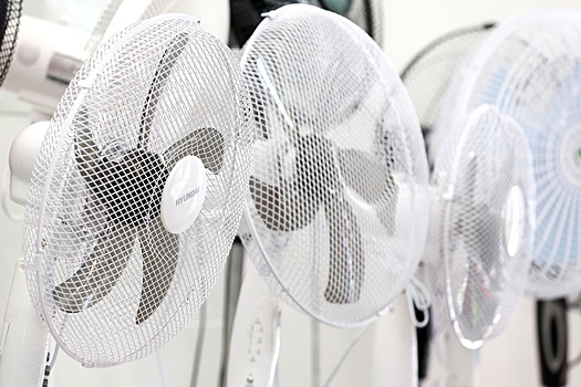 Эксперты: Жара снизила производительность труда, но повысила спрос у населения