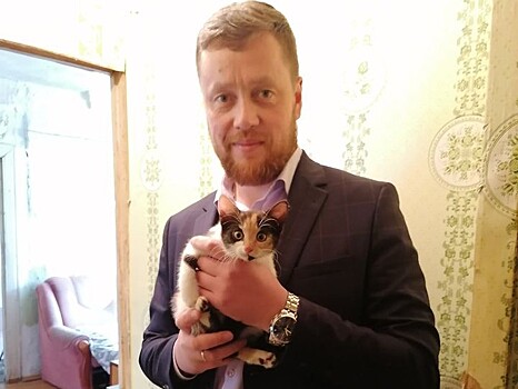 Глава Ржева подарил погорельцам котёнка