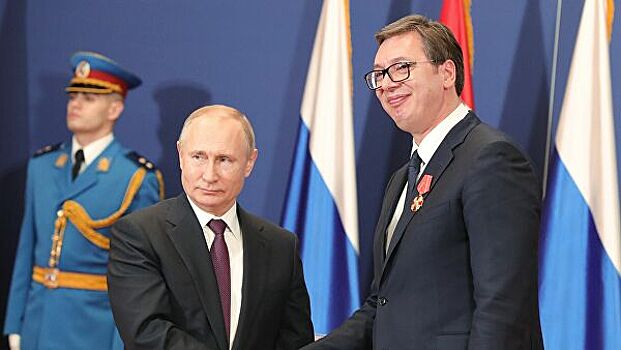 Президент Сербии забыл пожать руку Путину