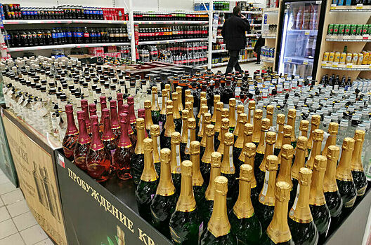 Россияне за десять месяцев скупили по литру шампанского на каждого