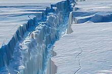 Один человек погиб и двое пострадали при сходе ледника на Домбае