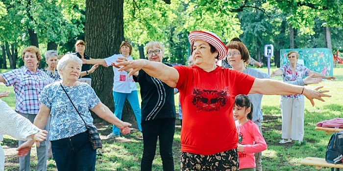 Пенсионеров из Лосинки подготовили к праздничному балу