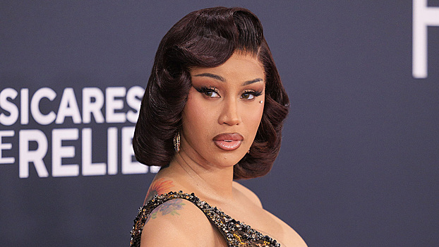 Карди Би решила решила продавать новый альбом на улицах Нью-Йорка