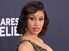 Карди Би решила решила продавать новый альбом на улицах Нью-Йорка