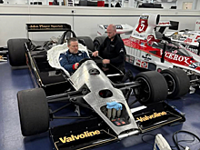 Зак Браун прошёл подгонку сиденья в… Lotus и Williams