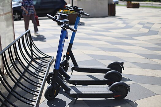 Сенатор Клишас предложил полностью запретить езду на электросамокате по тротуару