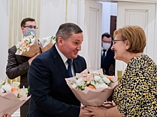 Бочаров поздравил волгоградок и восхитился их способностью все успевать