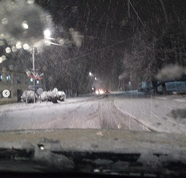 Калининградские дороги вновь замело снегом в ночь на 3 мая