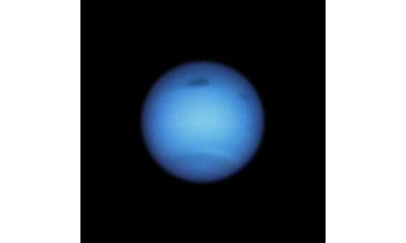 Темная буря на Нептуне меняет направление