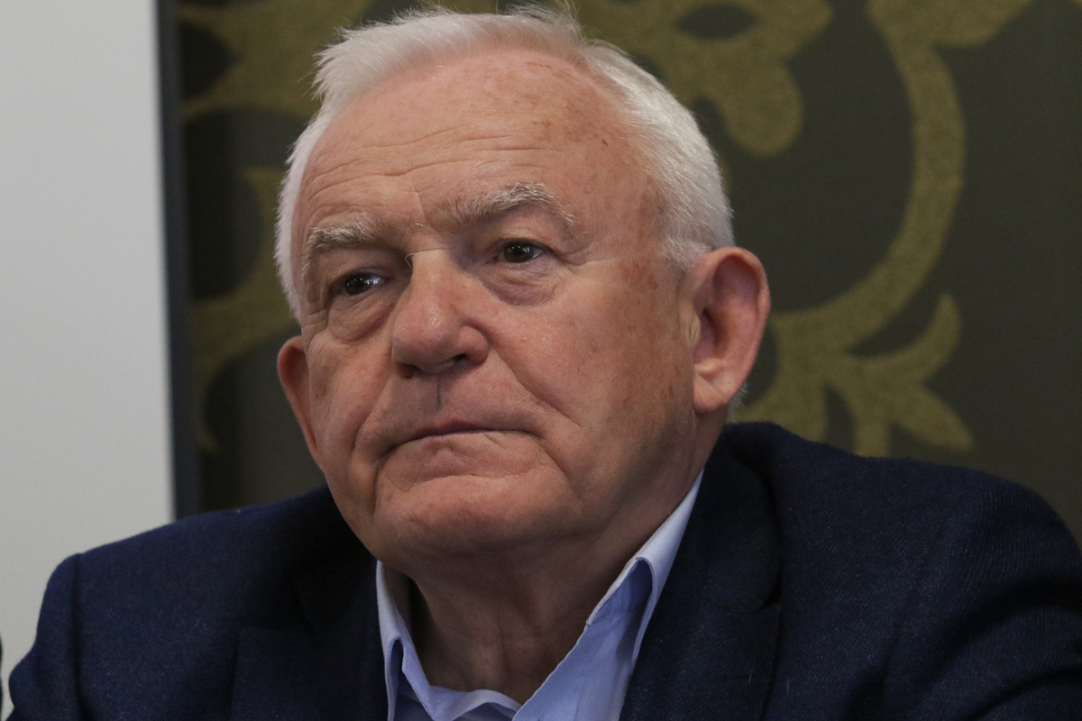 Экс-премьер Польши Миллер призвал власти прекратить поддерживать Зеленского