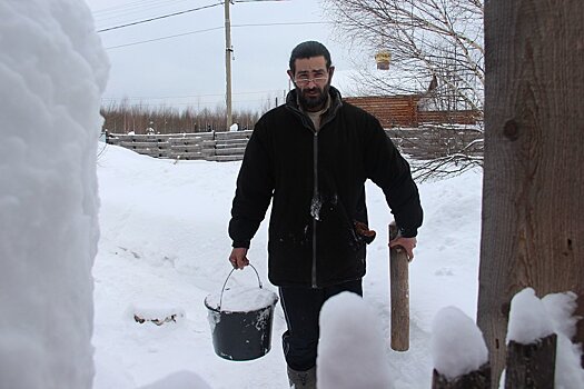 Снег заменил воду жителям костромской деревни
