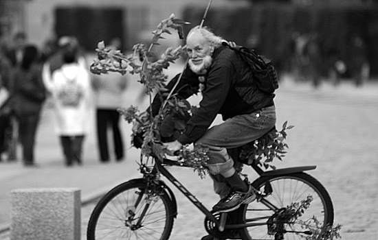 В Марксе под колёса машины попал пожилой велосипедист