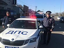 В Краснодаре сотрудники Госавтоиспекции оказали доврачебную помощь пострадавшему в ДТП