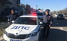 В Краснодаре сотрудники Госавтоиспекции оказали доврачебную помощь пострадавшему в ДТП