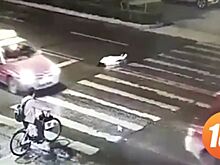 Камера запечатлела момент жуткого двойного наезда на женщину в Китае