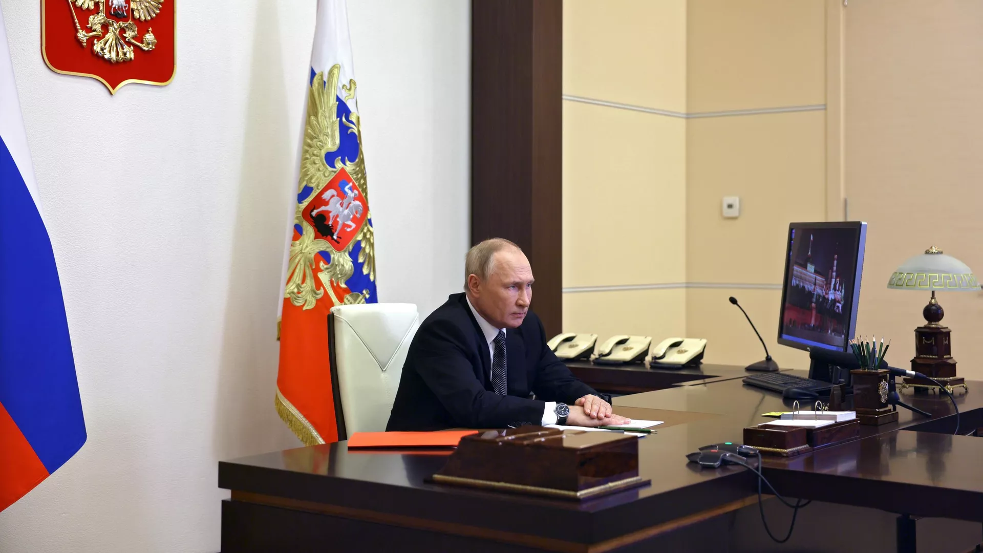 Путин провел совещание с правительством