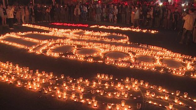 Пензенцы выложили из свечей изображение танка Т-34