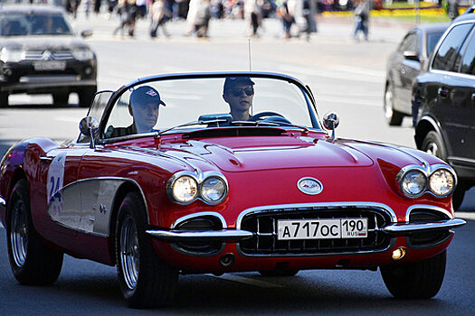 Американцы назвали Chevrolet Corvette и DeLorean худшими спорткарами всех времен