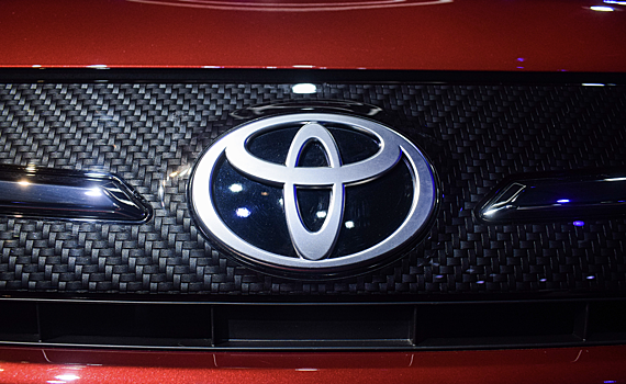 Интерьер нового минивэна Toyota Alphard раскрыли до премьеры