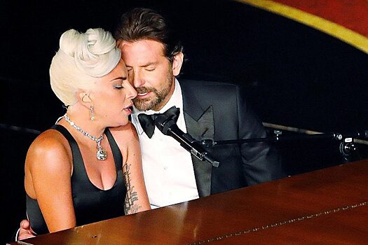 Леди Гага и Брэдли Купер: четыре нежных фото влюбленной пары