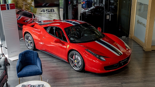 На продажу выставили гоночный симулятор, построенный в кузове настоящего Ferrari 458
