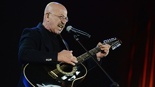 Розенбаум призвал к миру со сцены Дубая: «Это главное, что было и есть»